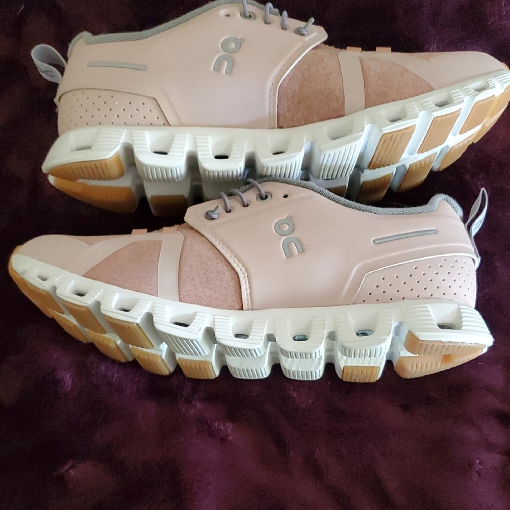 On Running Blush and Light Gray Athletic Shoes - Picture 6 of 7